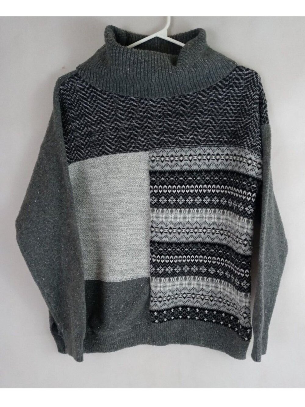Chaps Women's Gray & Black Turtleneck Sweater With Beautiful Design Size Small
